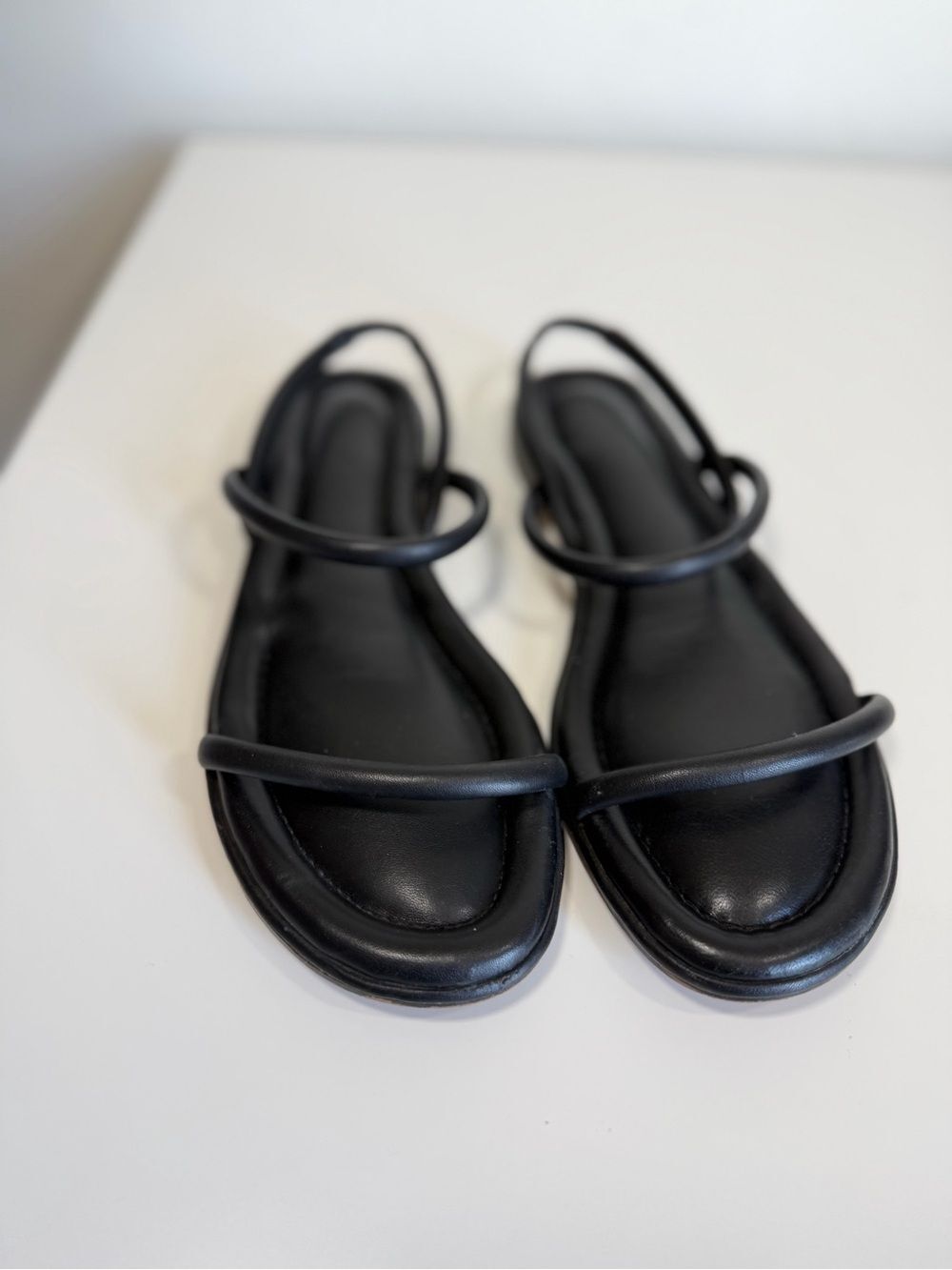 J.Crew Black Leather Tubular Strappy Slingback Flat Sandals Size 9 - Picture 2 of 4